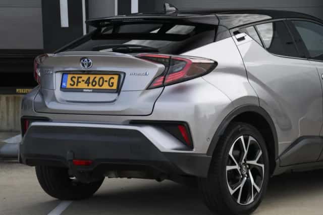 Toyota C-HR (2017) thumbnail 6
