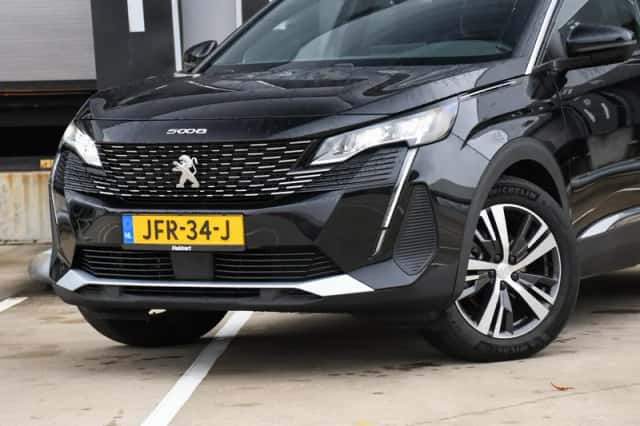 Peugeot 5008 (2024) thumbnail 2