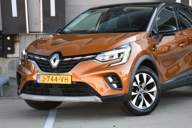 Renault Captur (2020) thumbnail 2