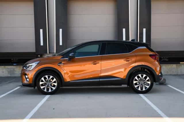 Renault Captur (2020) thumbnail 3