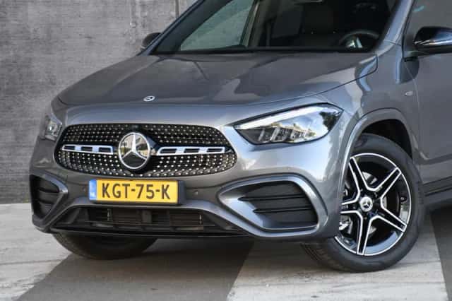 Mercedes-Benz GLA (2025) thumbnail 2