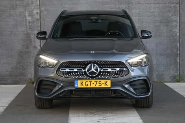 Mercedes-Benz GLA (2025) thumbnail 3