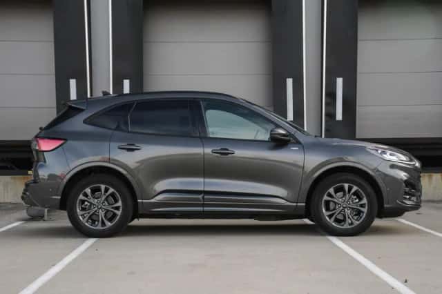 Ford Kuga (2022) thumbnail 4