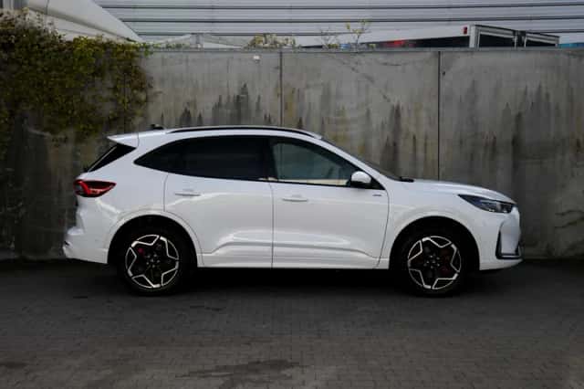 Ford Kuga (2025) thumbnail 4