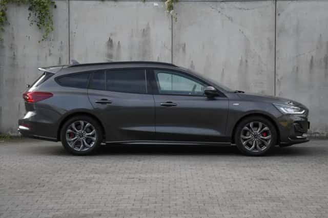 Ford Focus (2023) thumbnail 3