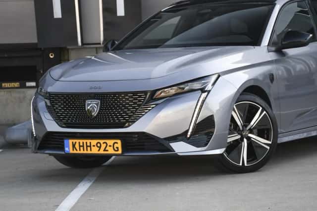 Peugeot 308 (2023) thumbnail 2