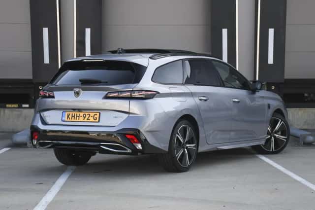 Peugeot 308 (2023) thumbnail 6