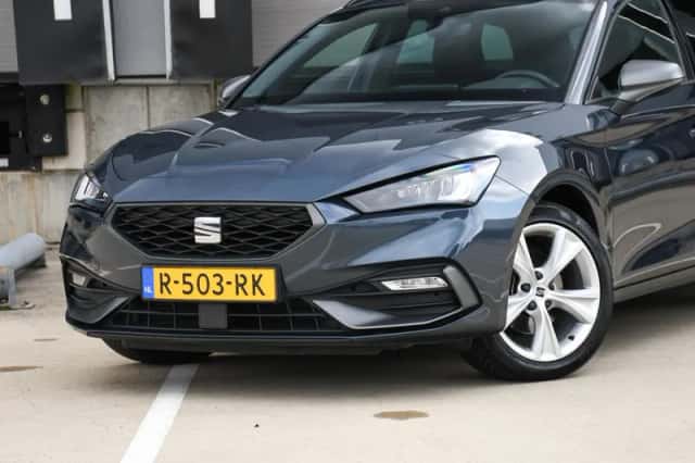 SEAT Leon (2022) thumbnail 2
