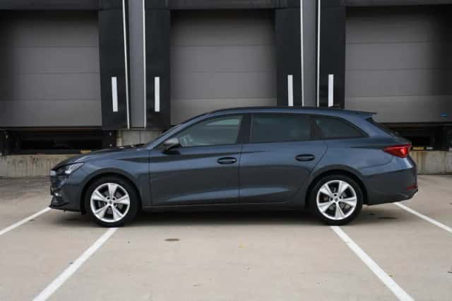 SEAT Leon (2022) thumbnail 3