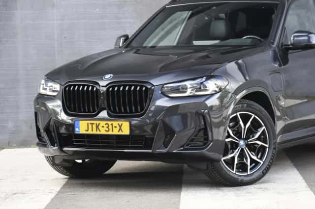 BMW X3 (2023) thumbnail 2