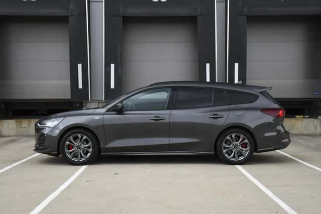 Ford Focus (2024) thumbnail 3