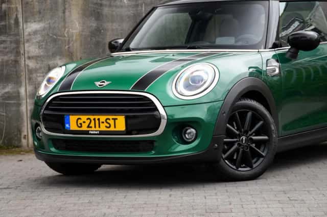 MINI Cooper (2019) thumbnail 2