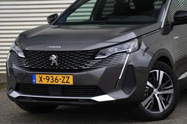 Peugeot 3008 (2024) thumbnail 2