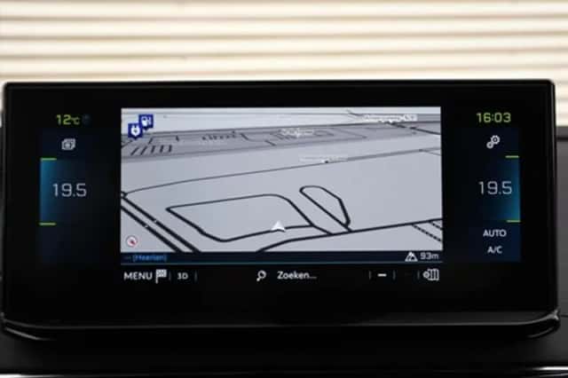 Peugeot 3008 (2024) thumbnail 18