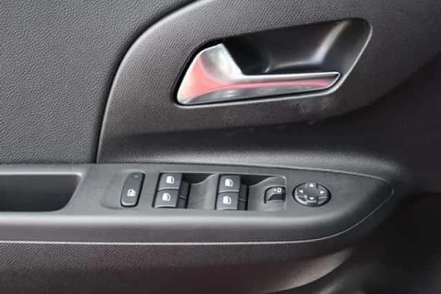 Opel Corsa (2023) thumbnail 24