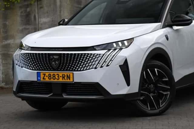 Peugeot 3008 (2024) thumbnail 2