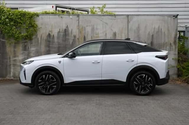 Peugeot 3008 (2024) thumbnail 3