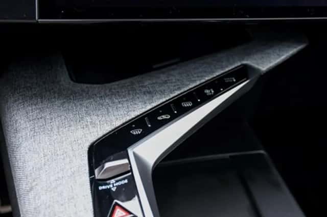 Peugeot 3008 (2024) thumbnail 25