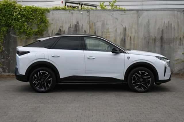 Peugeot 3008 (2024) thumbnail 4