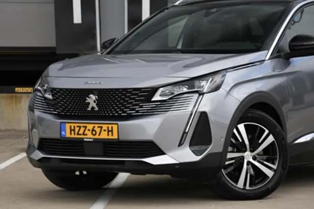 Peugeot 3008 (2023) thumbnail 2