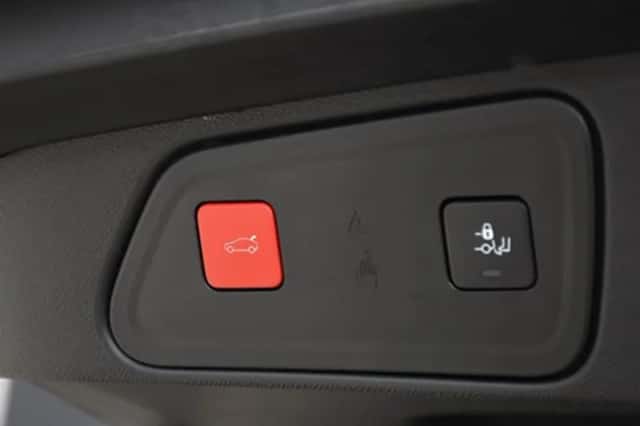 Peugeot 3008 (2023) thumbnail 15