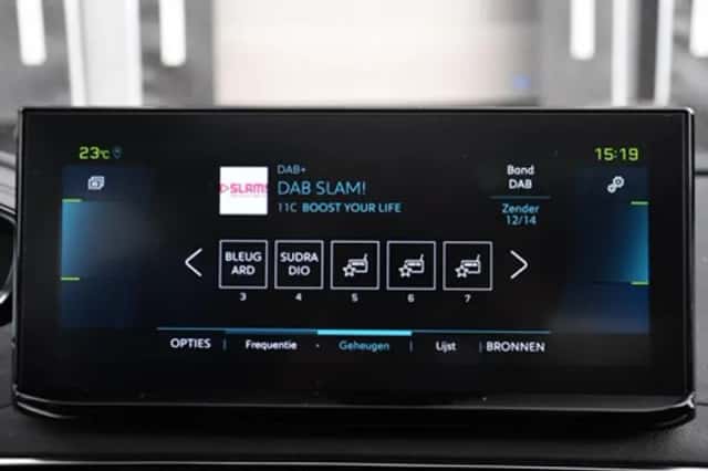 Peugeot 3008 (2023) thumbnail 19