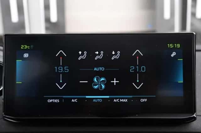 Peugeot 3008 (2023) thumbnail 20