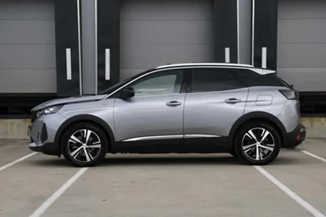 Peugeot 3008 (2023) thumbnail 3