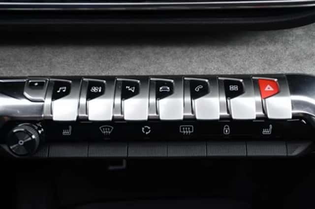 Peugeot 3008 (2023) thumbnail 25