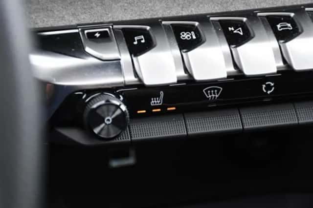 Peugeot 3008 (2023) thumbnail 26