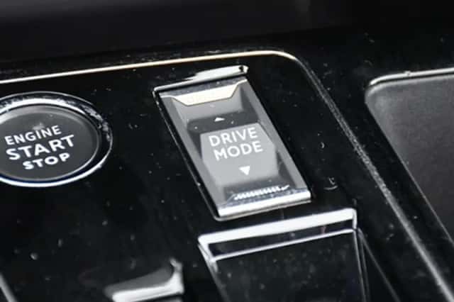 Peugeot 3008 (2023) thumbnail 27