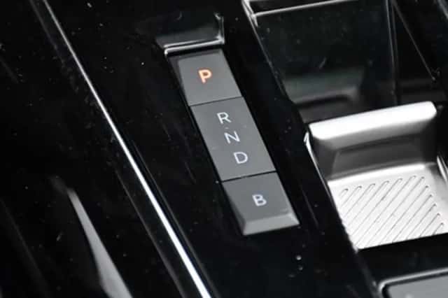 Peugeot 3008 (2023) thumbnail 28