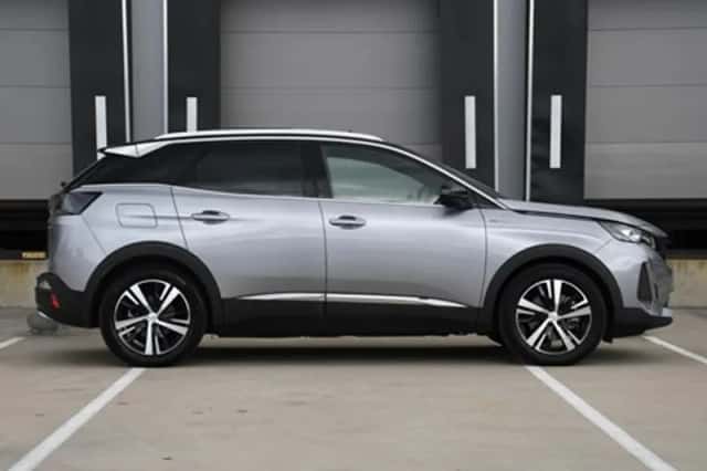 Peugeot 3008 (2023) thumbnail 4