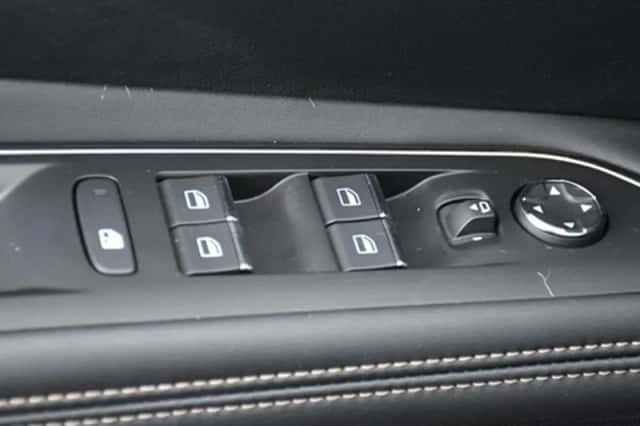 Peugeot 3008 (2023) thumbnail 33