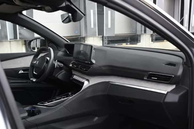 Peugeot 3008 (2023) thumbnail 9