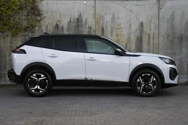 Peugeot 2008 (2024) thumbnail 4