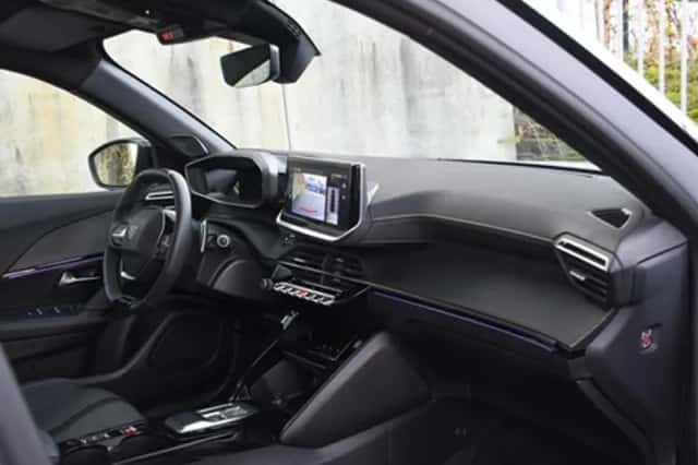 Peugeot 2008 (2024) thumbnail 8