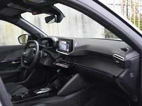 Peugeot 2008 (2024) thumbnail 8