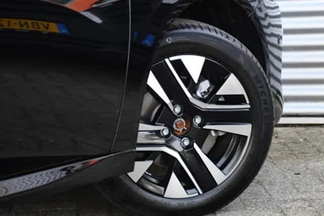 Peugeot 208 (2024) thumbnail 6