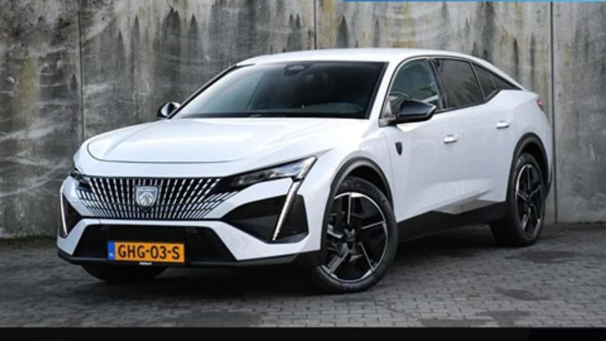Peugeot 408 (2024) — foto 1