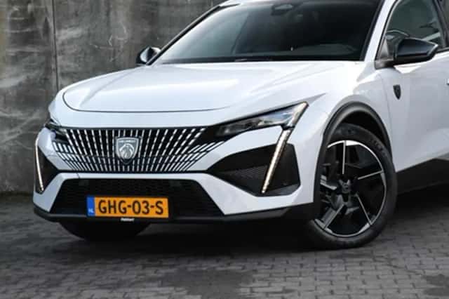 Peugeot 408 (2024) thumbnail 2