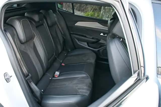 Peugeot 408 (2024) thumbnail 11