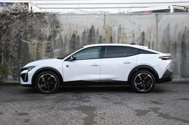 Peugeot 408 (2024) thumbnail 3
