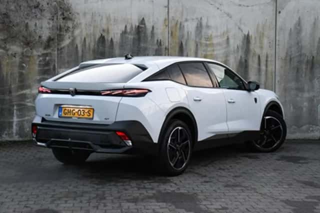Peugeot 408 (2024) thumbnail 5