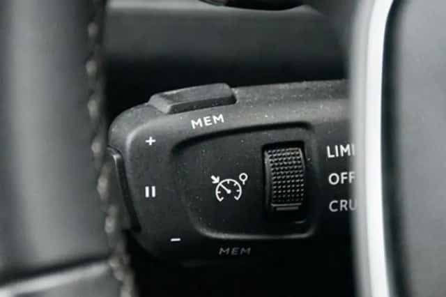 Peugeot 3008 (2021) thumbnail 28