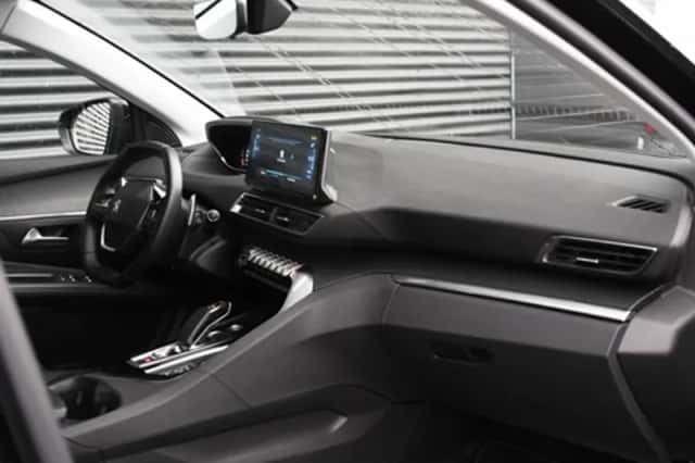 Peugeot 3008 (2021) thumbnail 9