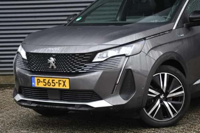 Peugeot 3008 (2022) thumbnail 1