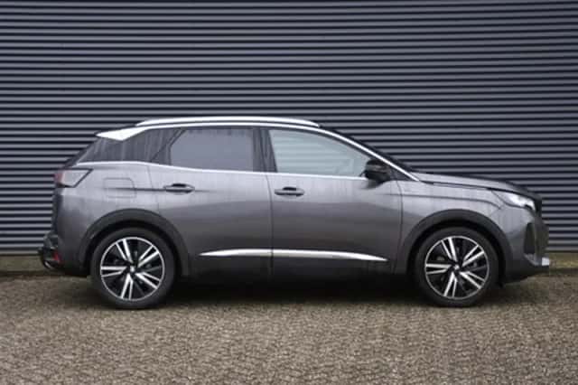 Peugeot 3008 (2022) thumbnail 2