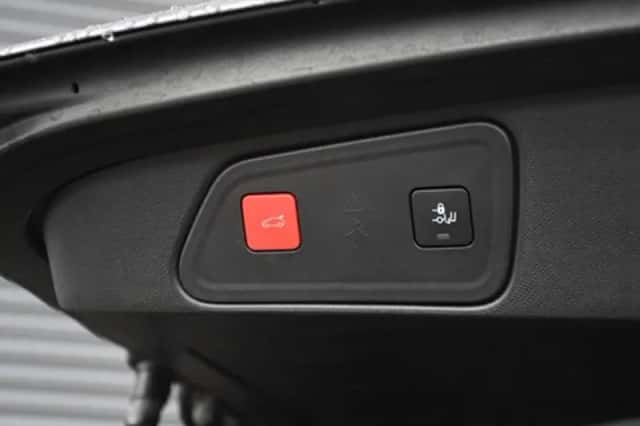 Peugeot 3008 (2022) thumbnail 11