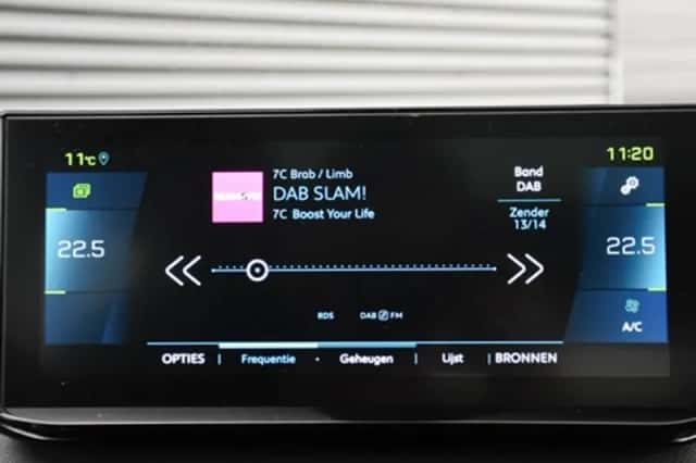 Peugeot 3008 (2022) thumbnail 16